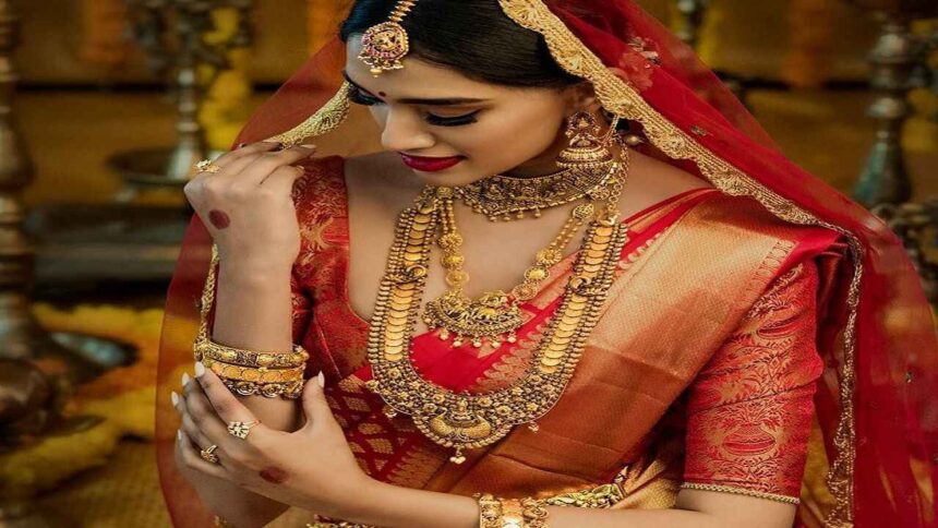 Gold price slips Rs 10 to Rs 71,720, silver falls Rs 100 to Rs 89,900