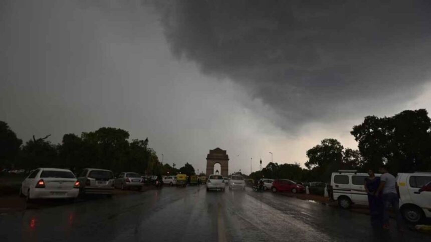 Weather Alert Clouds suddenly changed There may be sudden rain in Delhi-NCR this evening