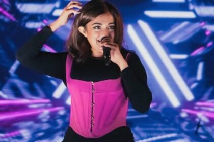 39 year old singer Monali Thakur's health deteriorated during live concert