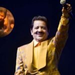 Bollywood Singer Udit Narayan Kisses Female Fans On The Lips During His Live Show